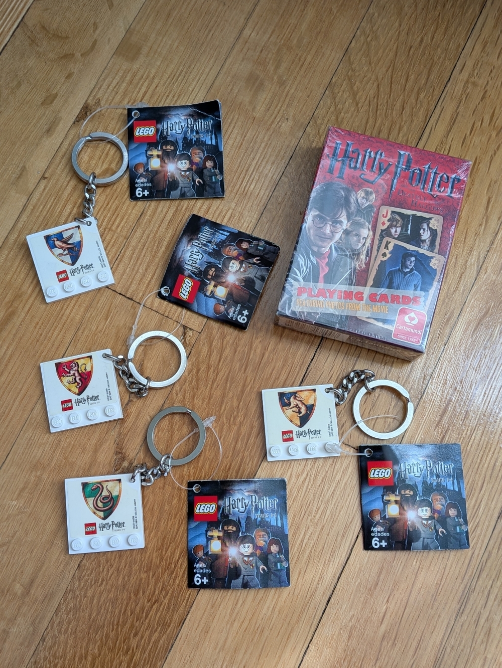 NWT Harry Potter Playing Cards & 4 Lego House Crests Keychains.
